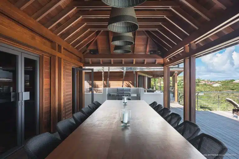 outdroor table with ocean view in the mythique villa in st Barth