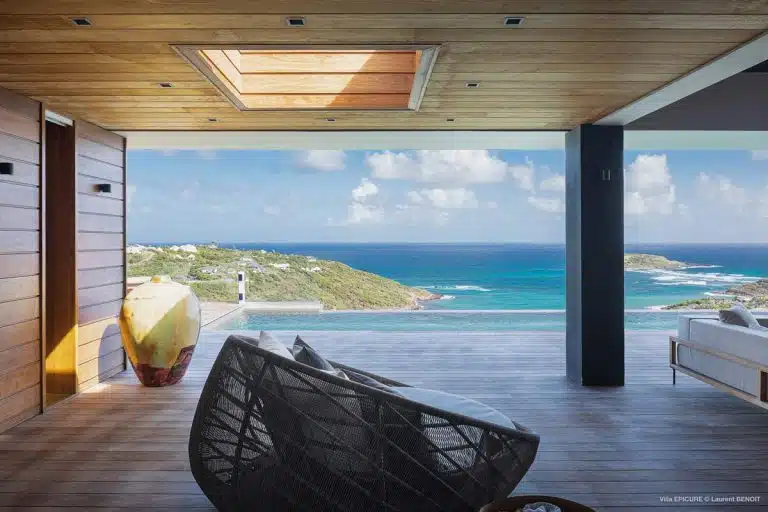 Infinity pool and terrace with ocean view from the Epicure villa in Saint Barthelemy
