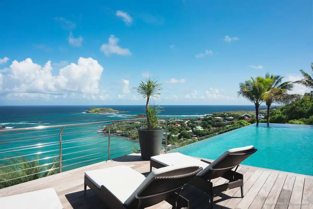 Infinity pool with ocean view from the Mythique villa in Saint Barthelemy