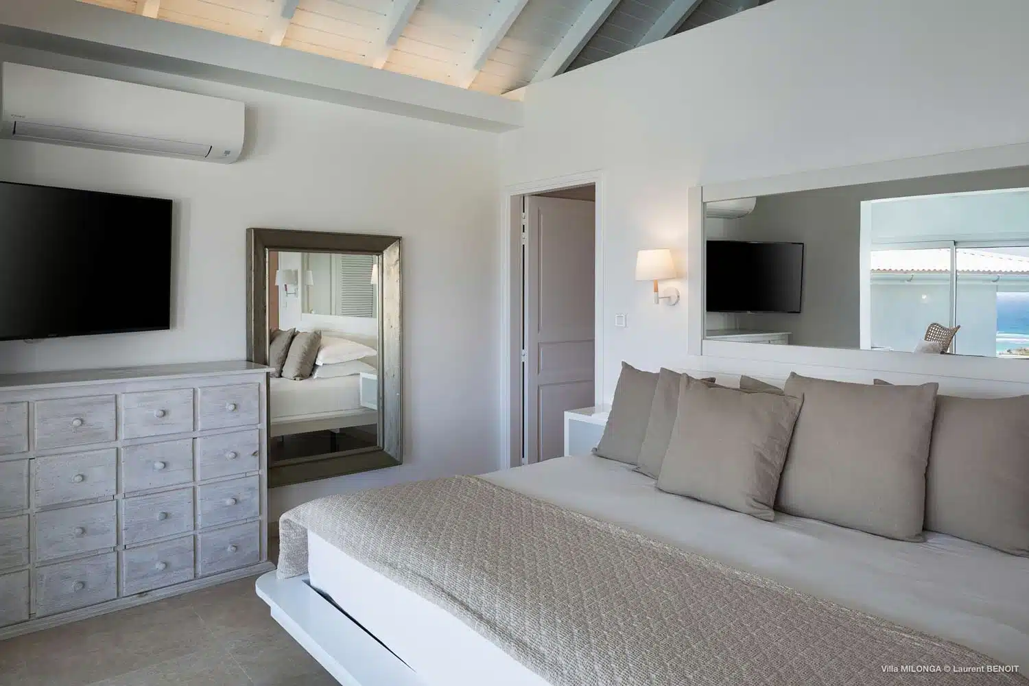 Master bedroom with sea view - Milonga villa, luxury villa for rent in St Barts