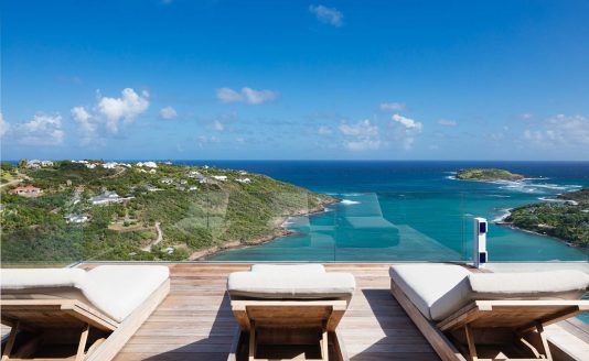 Terrace with ocean view from the Epicure villa in Saint Barthelemy