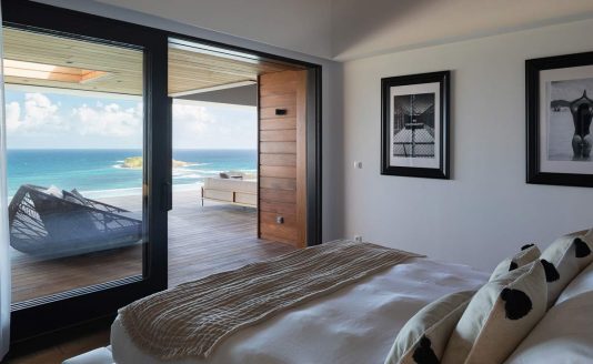 Master bedroom with private terrace facing the ocean in Saint Barthelemy