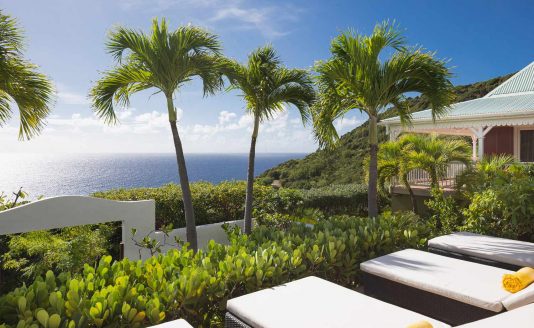 Long chairs with sea view from the villa Joy Gouverneur in st barth